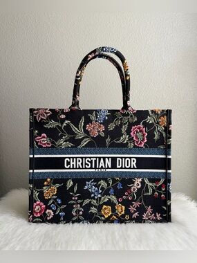 NEW✨Christian Dior 2022 Intricate Floral Embroidered Canvas Book Tote / Handbag